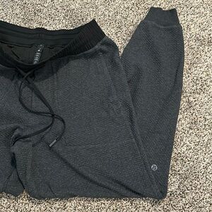 Lululemon textured sweatpants / joggers - size medium